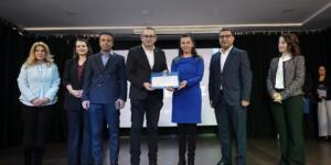 UYGULAMALI MUHASEBE EĞİTİMİ ÜÇÜNCÜ DÖNEM MEZUNLARINI VERDİ