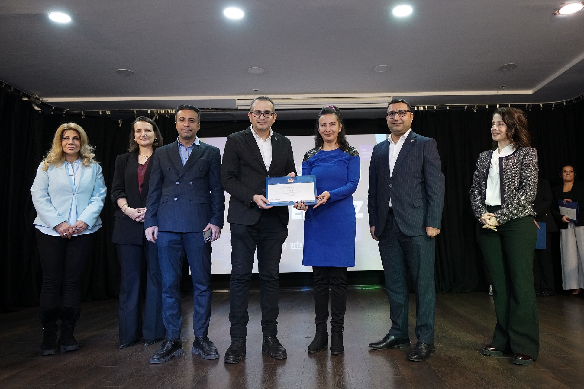 UYGULAMALI MUHASEBE EĞİTİMİ ÜÇÜNCÜ DÖNEM MEZUNLARINI VERDİ