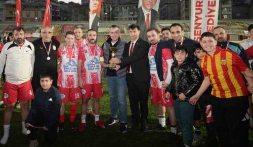 ESENYURT BELEDİYESİ MAHALLELER ARASI FUTBOL TURNUVASI’NIN KAZANANI DOSTLUK OLDU!