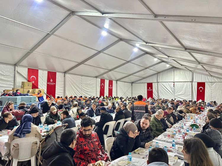 İBB İFTAR ÇADIRLARINA YOĞUN İLGİ