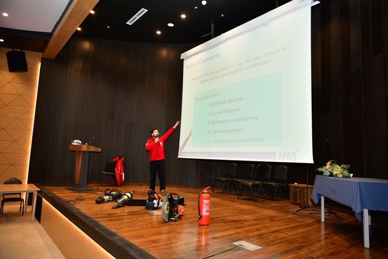 ESENYURT’TA LİSELİLERE ARAMA KURTARMA EĞİTİMİ