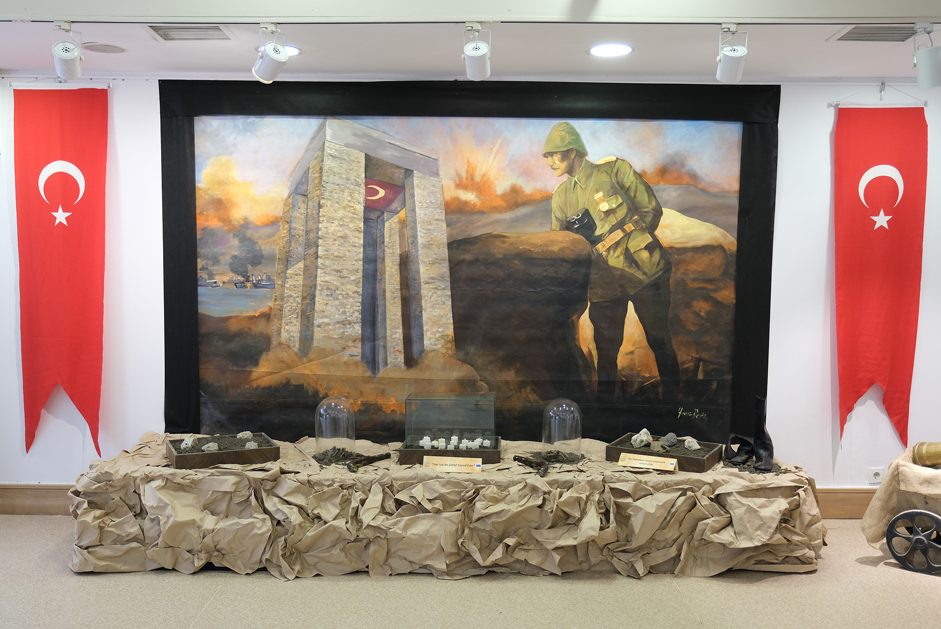 “SESSİZ ÇİZGİLER” SERGİSİ, ÇANAKKALE RUHUNU SANATLA YAŞATIYOR