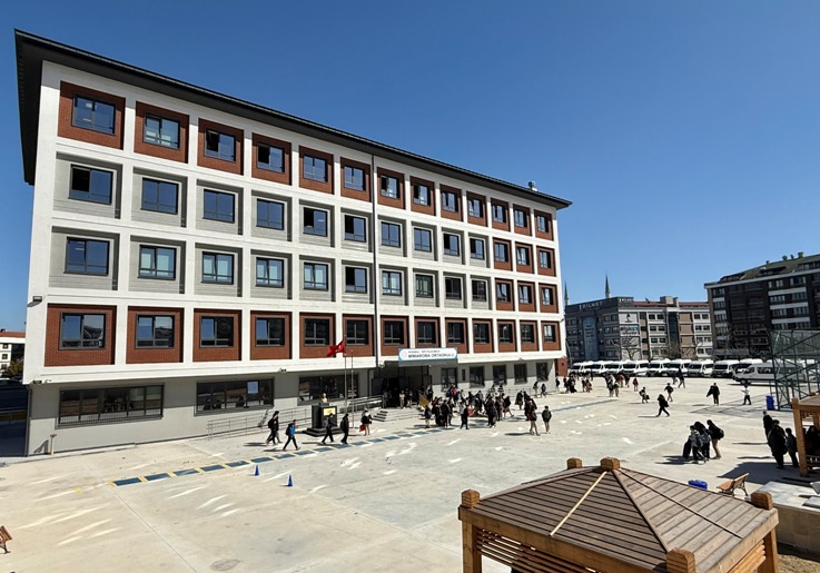 MİMAROBA ORTAOKULU YENİ YERİNE TAŞINDI…