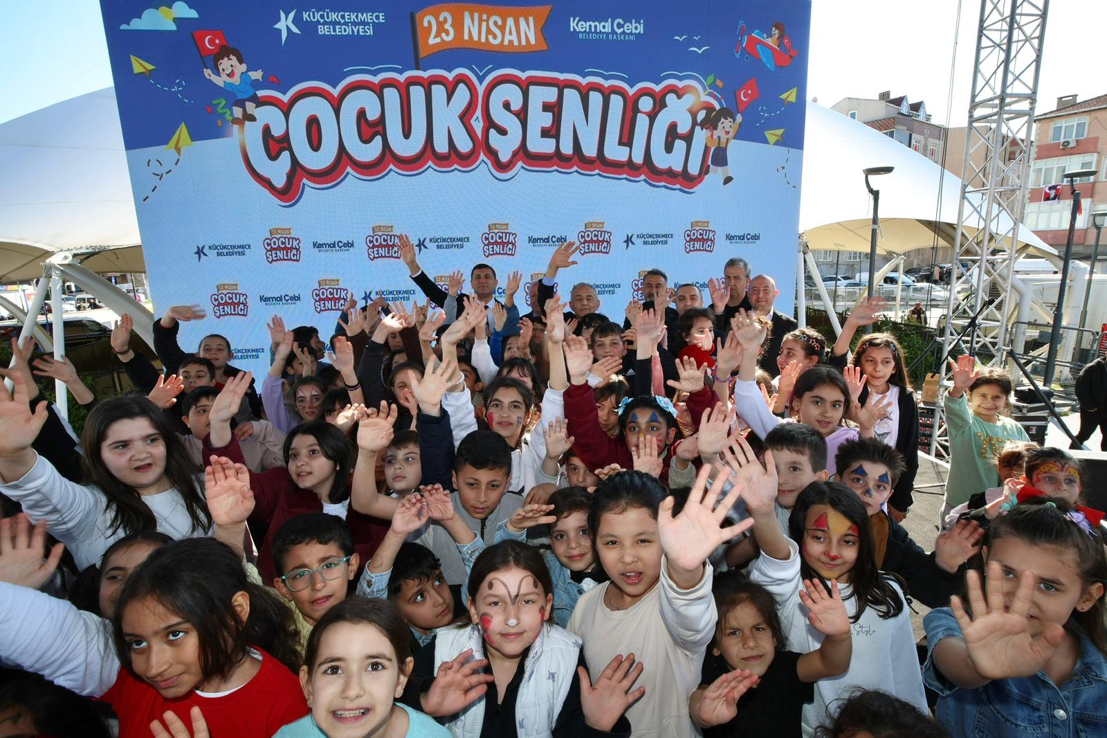 KÜÇÜKÇEKMECE’DE 23 NİSAN, GÜN BOYU SÜREN ETKİNLİKLERLE KUTLANDI