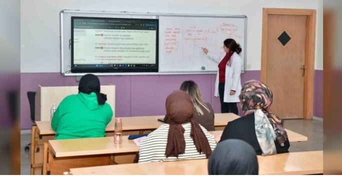 ESENYURT’TA ÜCRETSİZ KPSS VE DGS KURSLARI BAŞLADI!