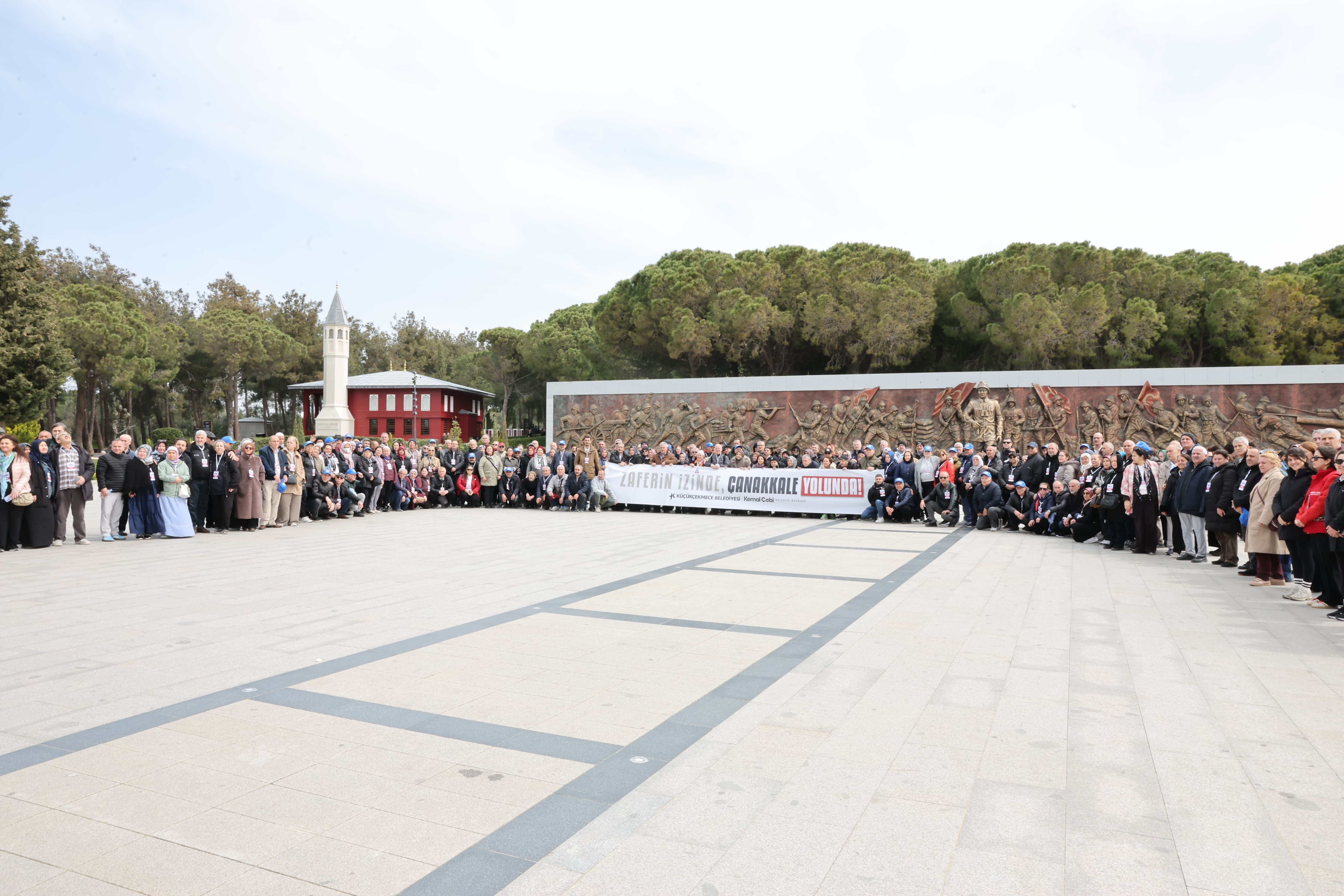 KÜÇÜKÇEKMECE BELEDİYESİ EMEKLİ ÇİFTLERİ ÇANAKKALE’YE GÖTÜRDÜ