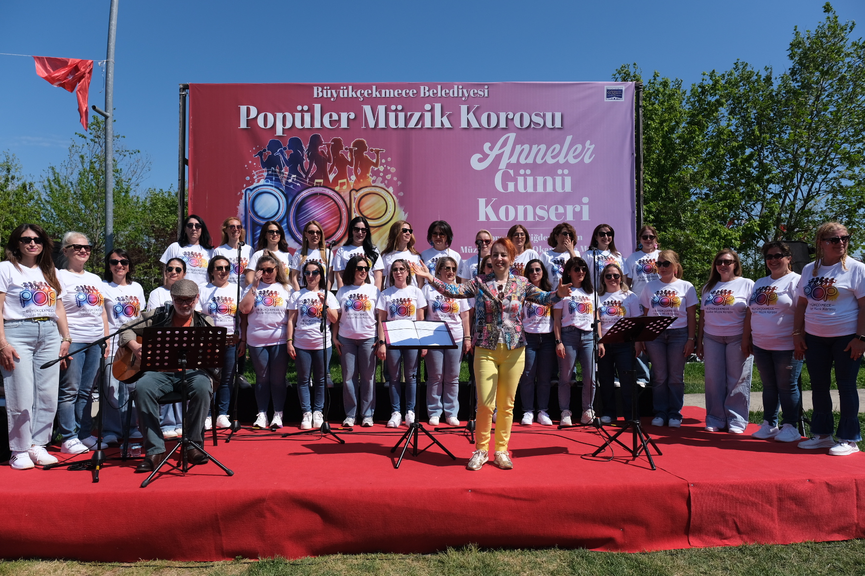 BÜYÜKÇEKMECE’DE ANNELER GÜNÜ KONSERİ, RENKLİ GÖRÜNTÜLERE SAHNE OLDU