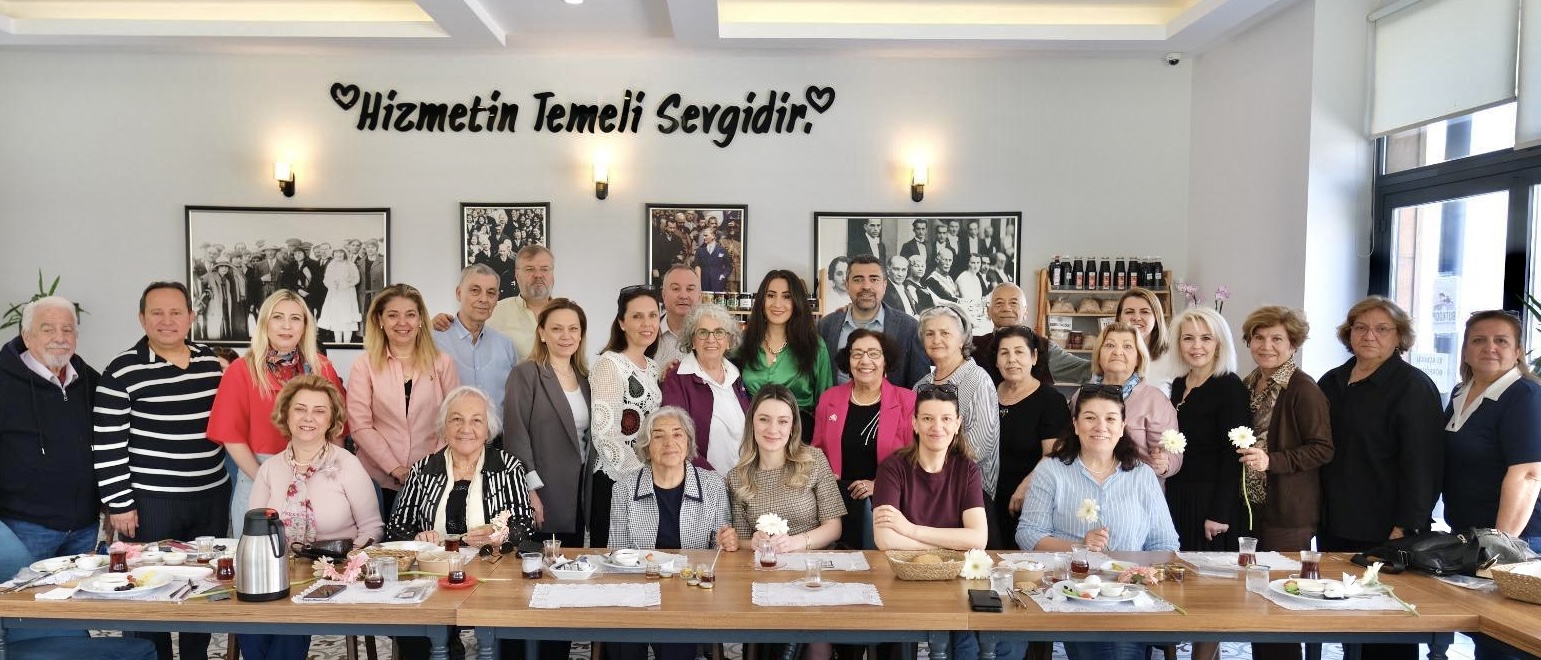 ÇEVRECİLER ANNELER GÜNÜNÜ ERKEN KUTLADI…
