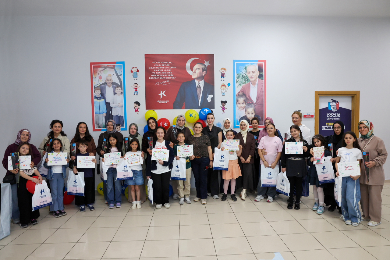 KÜÇÜKÇEKMECE’DE ANNELER GÜNÜ RENKLİ ETKİNLİKLERLE KUTLANDI