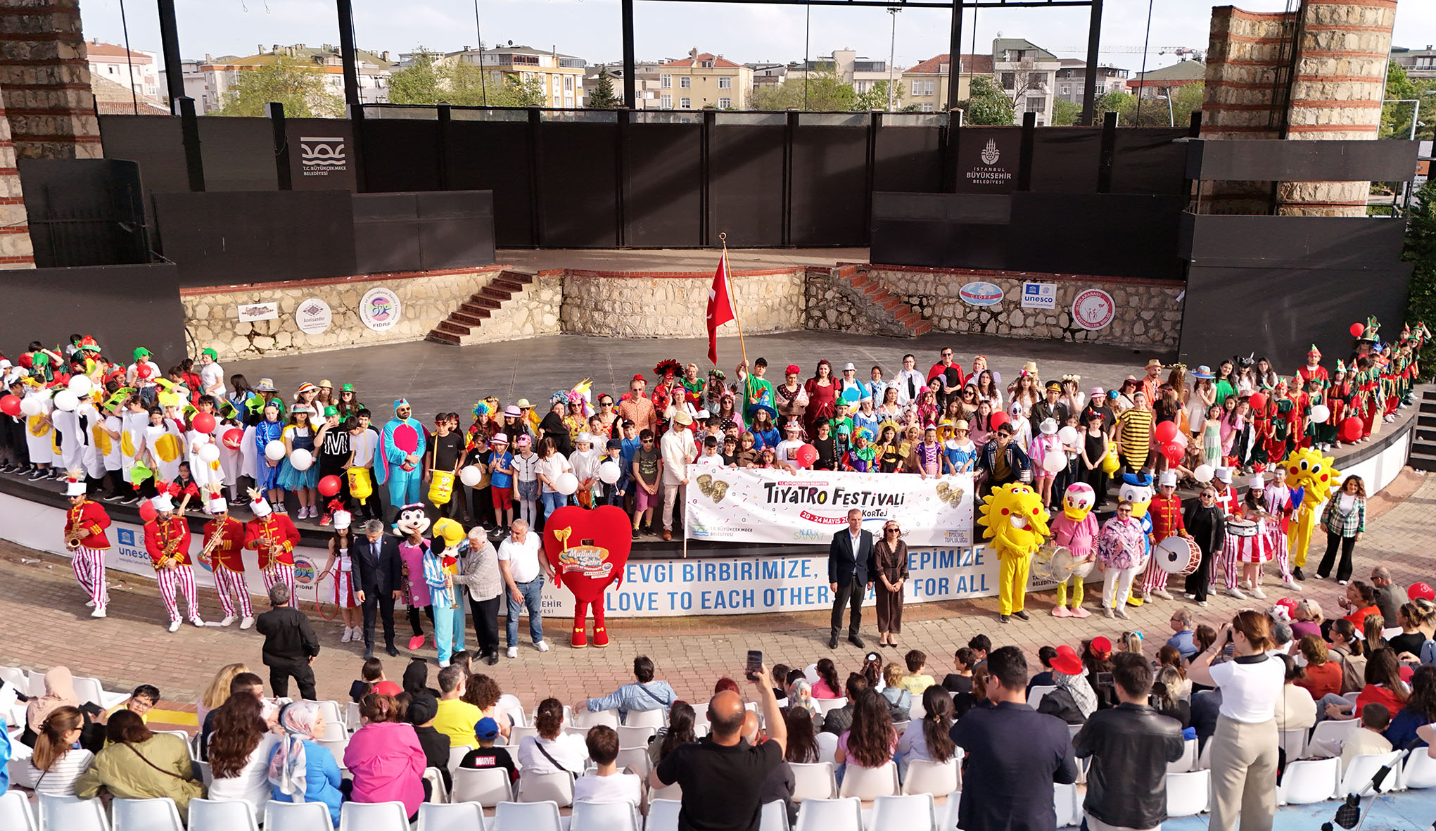BÜYÜKÇEKMECE’DE TİYATRO FESTİVALİ COŞKUSU BAŞLADI
