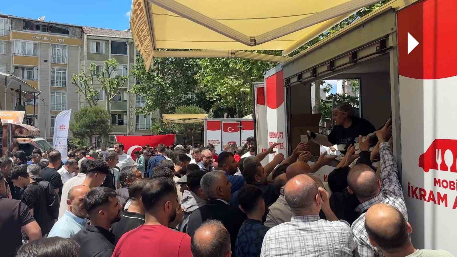 ESENYURT’TA FETİH YIL DÖNÜMÜNDE CAMİLERDE AŞURE İKRAMI