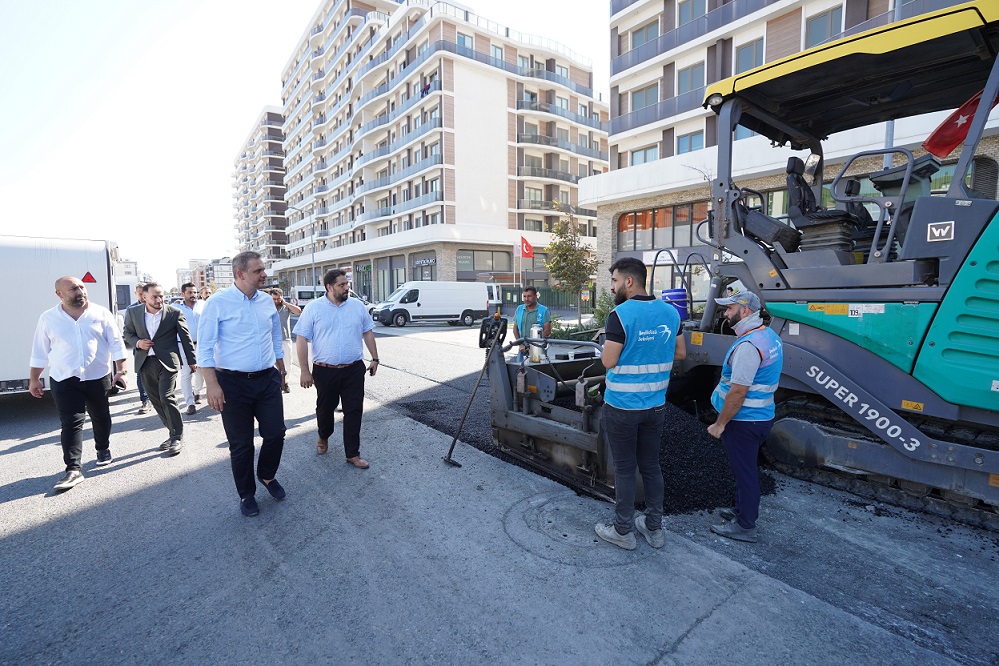 BEYLİKDÜZÜ’NDE YOL BAKIM VE YENİLEME ÇALIŞMALARI HIZ KESMEDEN SÜRÜYOR
