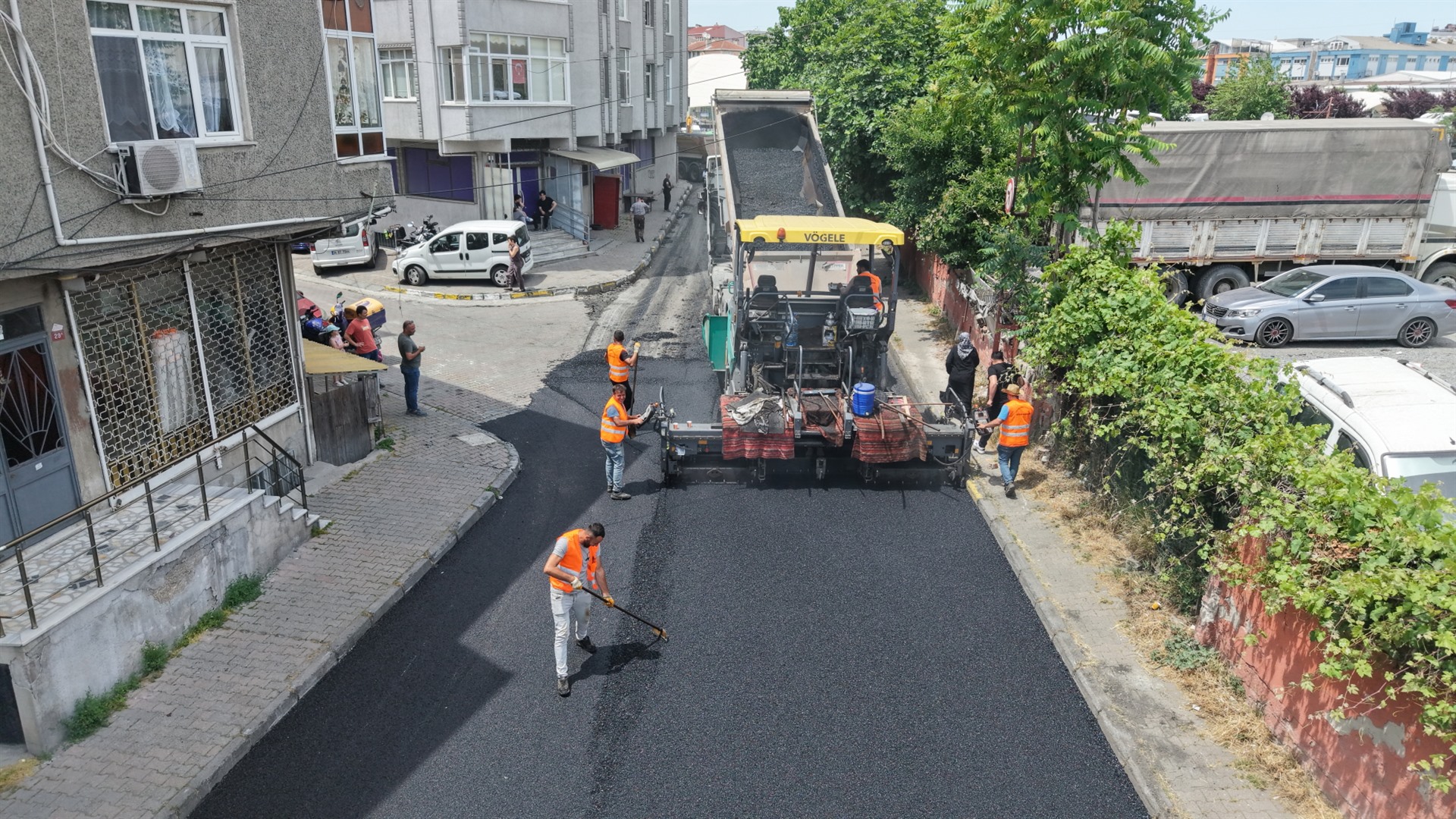 KÜÇÜKÇEKMECE’DE YOL KONFORU ARTIYOR