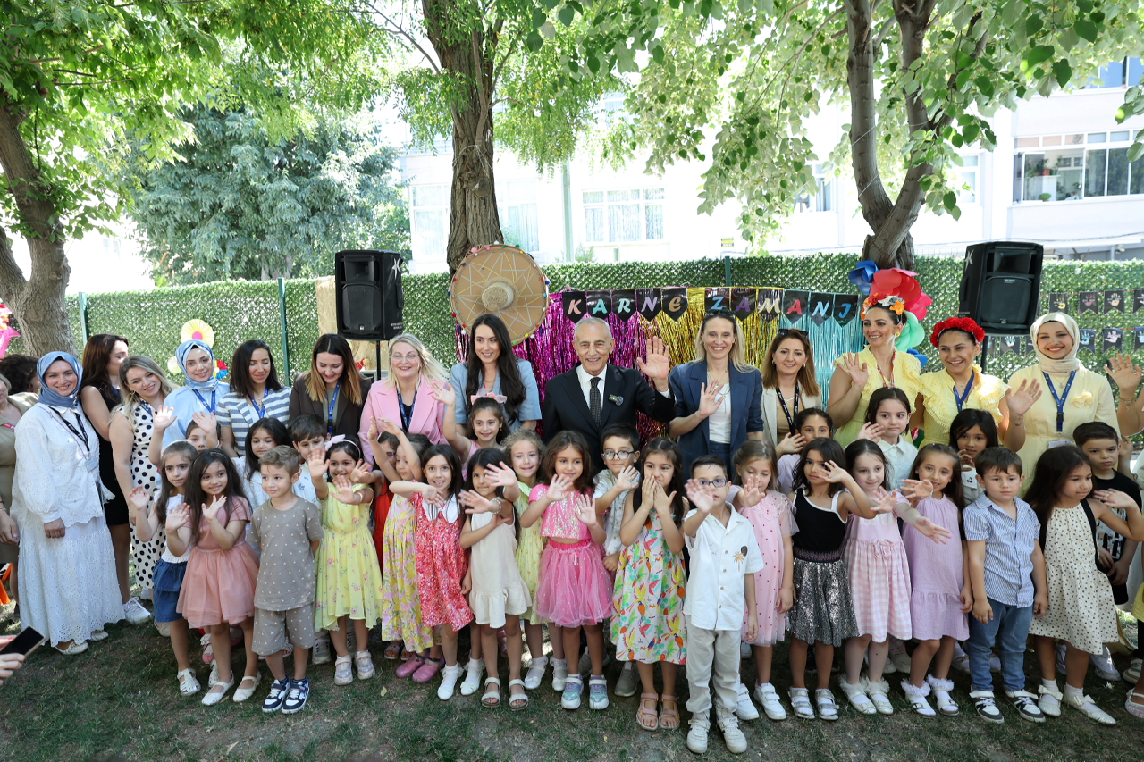 KÜÇÜKÇEKMECELİ ÖĞRENCİLERİN KARNE SEVİNCİ