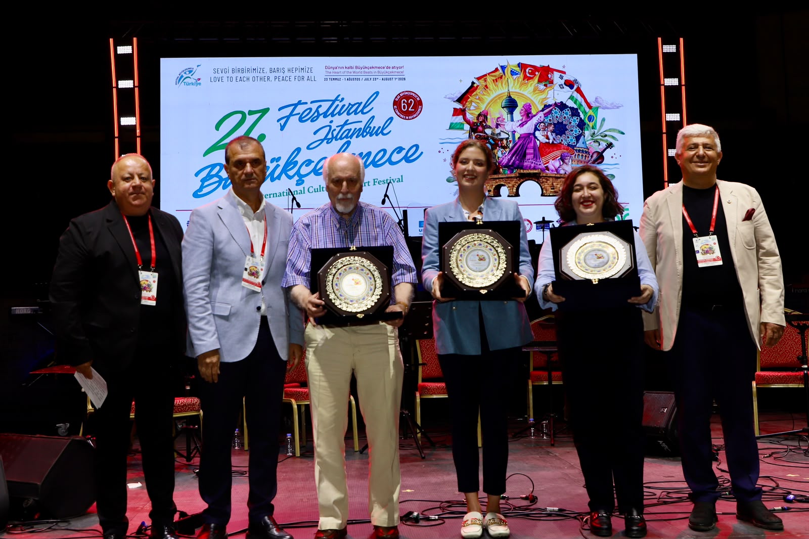 BÜYÜKÇEKMECE KÜLTÜR VE SANAT FESTİVALİ’NDE YILIN BASIN ÖDÜL TÖRENİ GERÇEKLEŞTİ