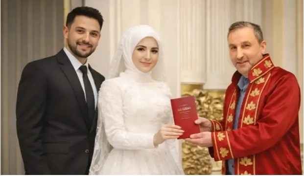 BELEDİYE ÜCRETLERİ KALDIRDI! 4 BİN ÇİFT TEK KURUŞ ÖDEMEDEN DÜNYAEVİNE GİRDİ