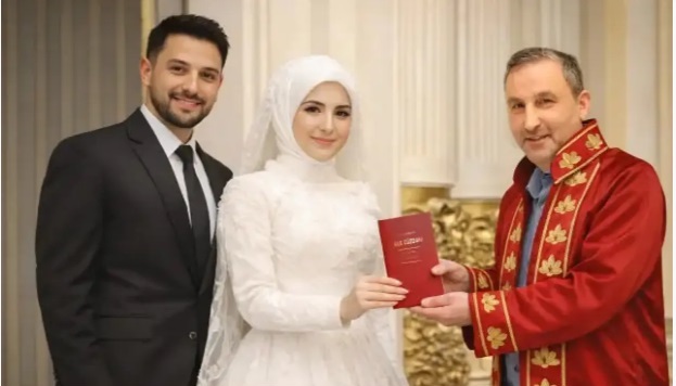 BELEDİYE ÜCRETLERİ KALDIRDI! 4 BİN ÇİFT TEK KURUŞ ÖDEMEDEN DÜNYAEVİNE GİRDİ
