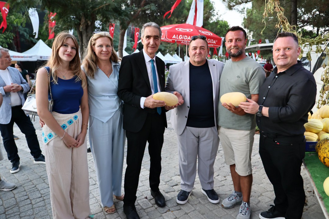 SELİMPAŞA’NIN SİMGESİ TOPATAN KAVUNU VE MEŞHUR BAMYASI TEZGÂHLARDAKİ YERİNİ ALDI