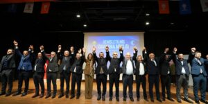 ATAŞEHİR’DE CHP’Lİ 6 MECLİS ÜYESİ AK PARTİ’YE KATILDI