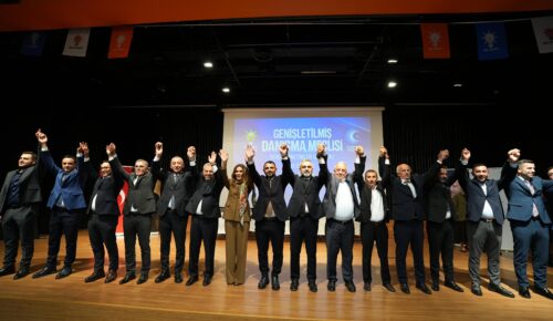 ATAŞEHİR’DE CHP’Lİ 6 MECLİS ÜYESİ AK PARTİ’YE KATILDI