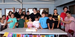 ŞİŞLİ BELEDİYESİ’NDEN ENGELLERİ AŞAN KAMP DESTEĞİ