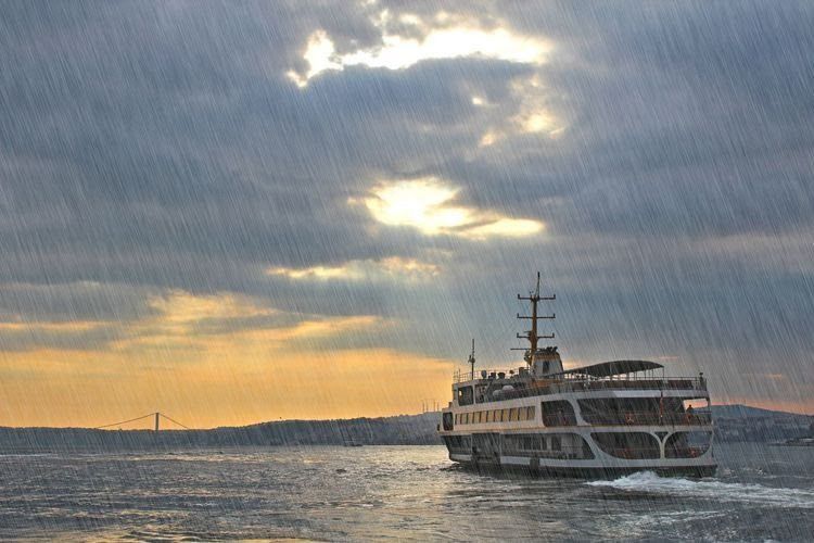 İSTANBUL İÇİN KUVVETLİ YAĞIŞ VE FIRTINA UYARISI