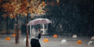 AKOM’DAN UYARI: YAĞIŞLAR KAPIDA – SICAKLIKLAR 6-8 DERECE BİRDEN DÜŞECEK