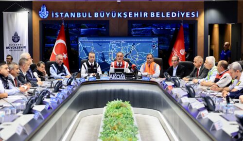 İSTANBUL’DA DERS ZİLİ ÇALDI
