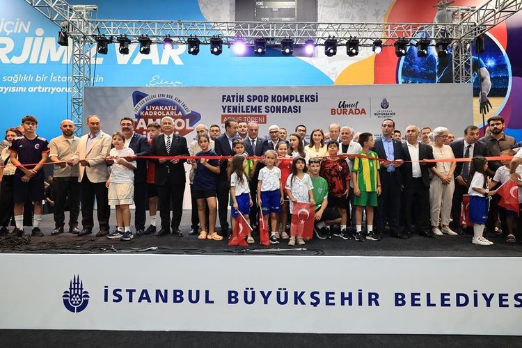 YENİLENEN İBB FATİH SPOR KOMPLEKSİ HİZMETE AÇILDI