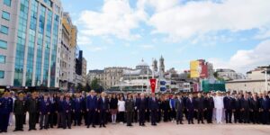 İSTANBUL’UN KURTULUŞU TAKSİM’DE KUTLANDI