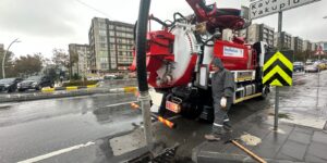 BEYLİKDÜZÜ’NDE SAĞANAK YAĞIŞA KARŞI EKİPLER SAHADA