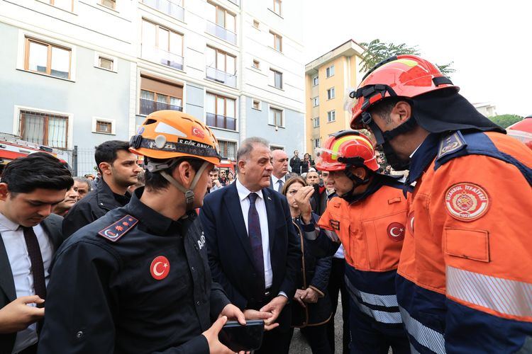 ASLAN, MALTEPE’DE ÇÖKEN BİNAYLA İLGİLİ AÇIKLAMA YAPTI